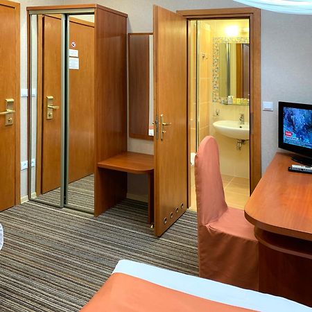 Economy Room In Hotel Eney Lviv Eksteriør billede