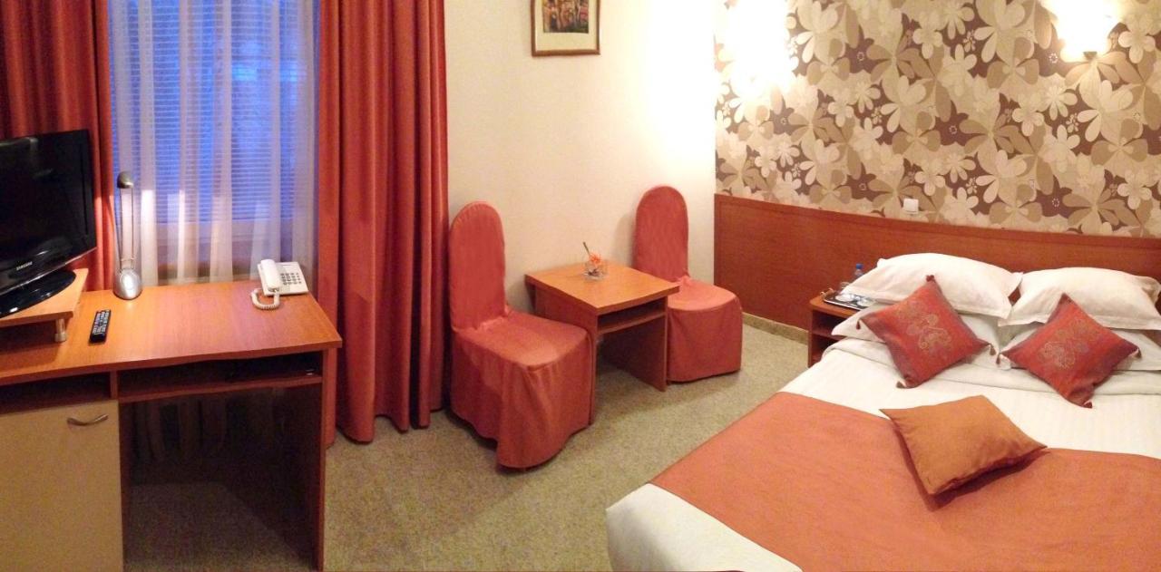 Economy Room In Hotel Eney Lviv Eksteriør billede
