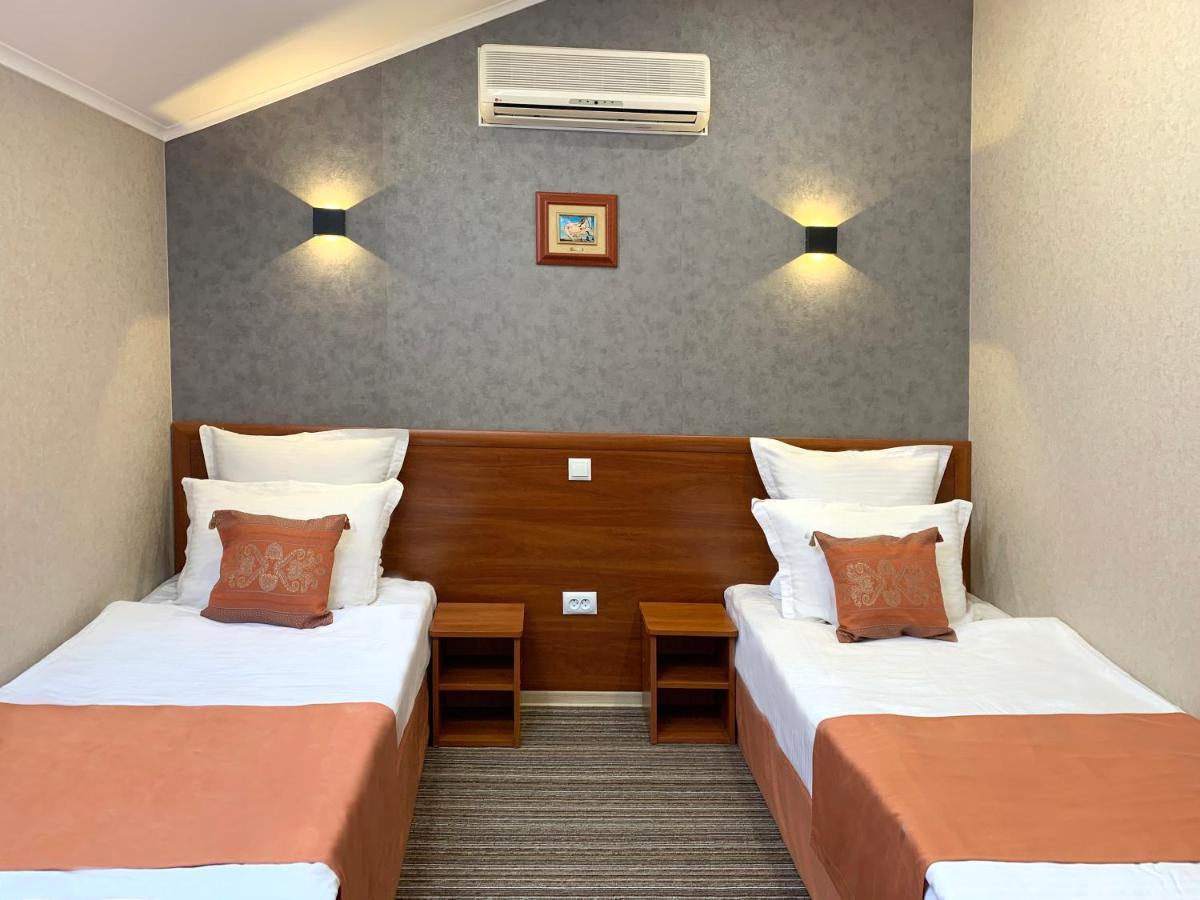 Economy Room In Hotel Eney Lviv Eksteriør billede