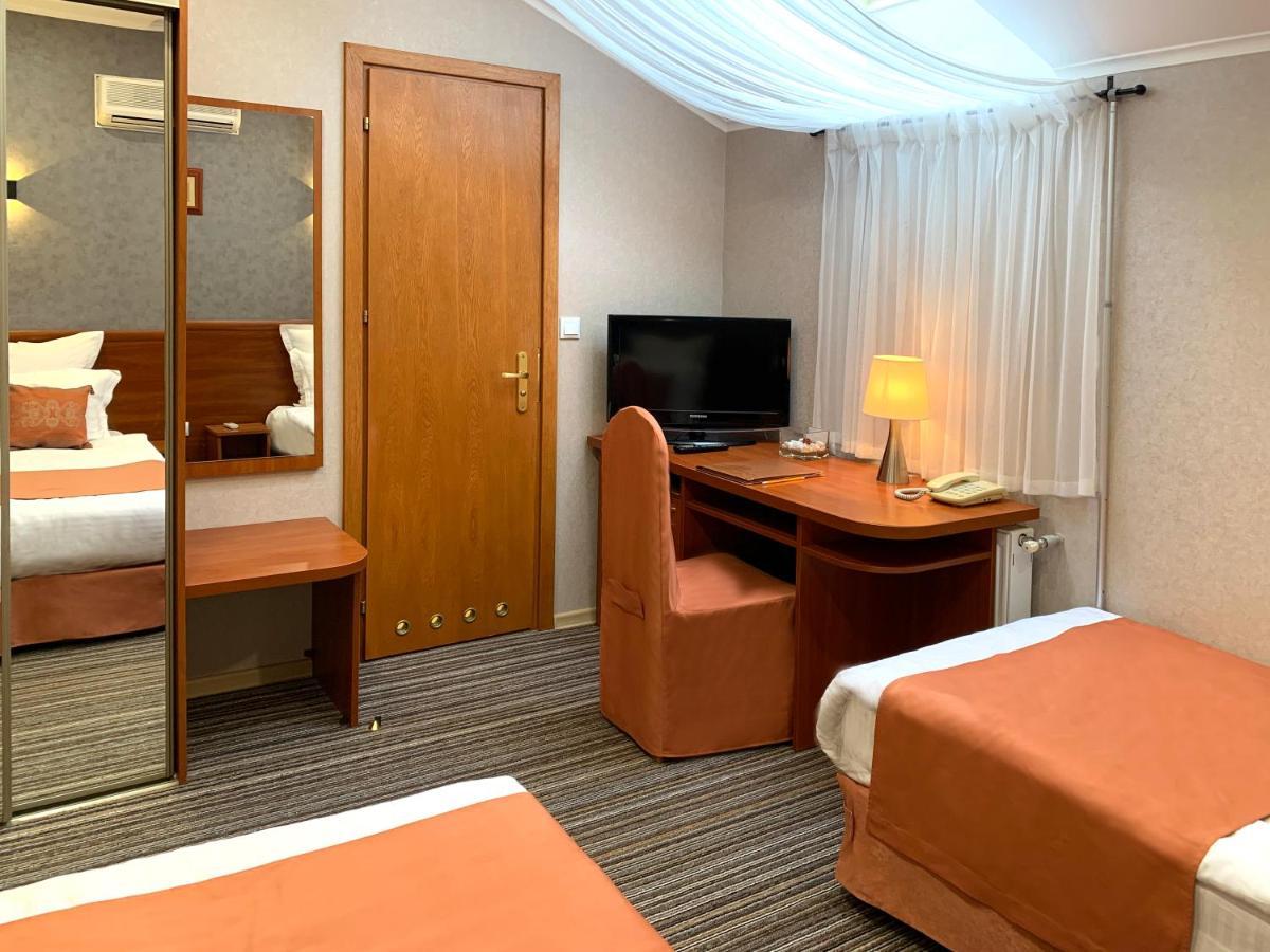 Economy Room In Hotel Eney Lviv Eksteriør billede