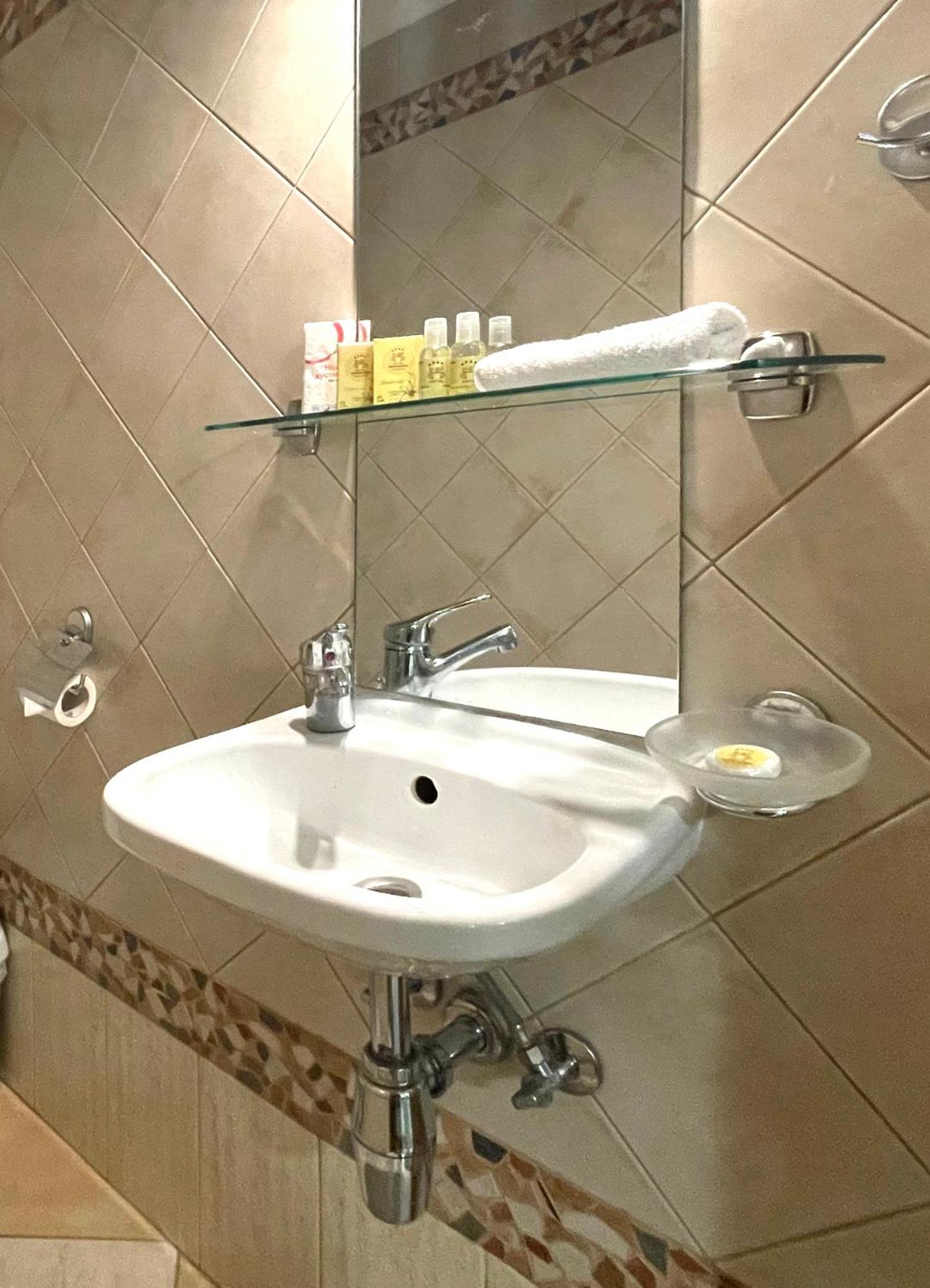 Economy Room In Hotel Eney Lviv Værelse billede