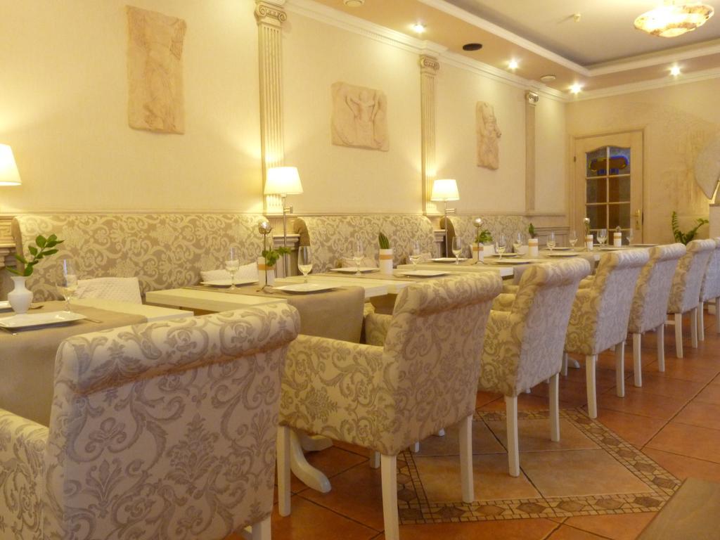 Economy Room In Hotel Eney Lviv Eksteriør billede